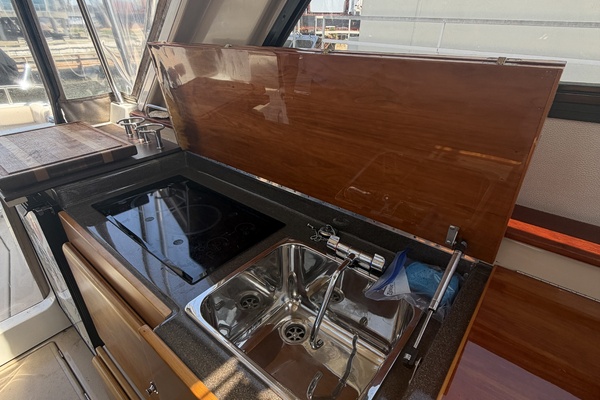 30ft Cutwater Yacht For Sale