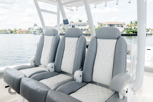 35ft Everglades Yacht For Sale