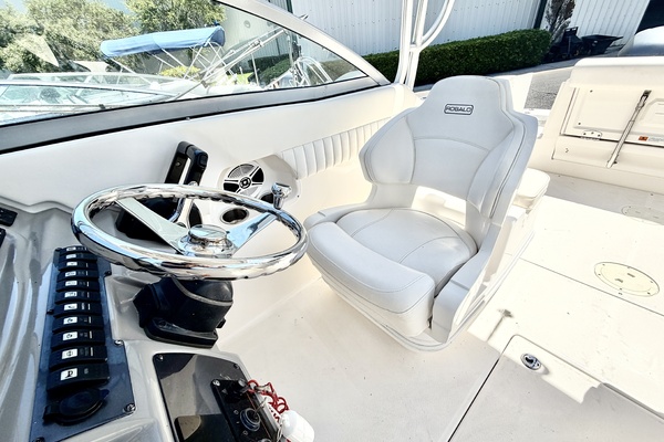 24ft Robalo Yacht For Sale