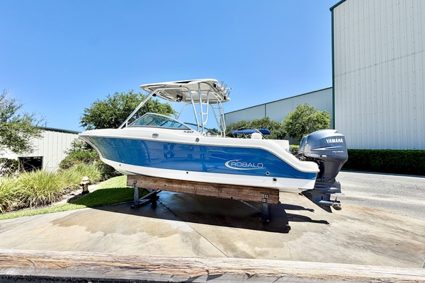 24ft Robalo Yacht For Sale
