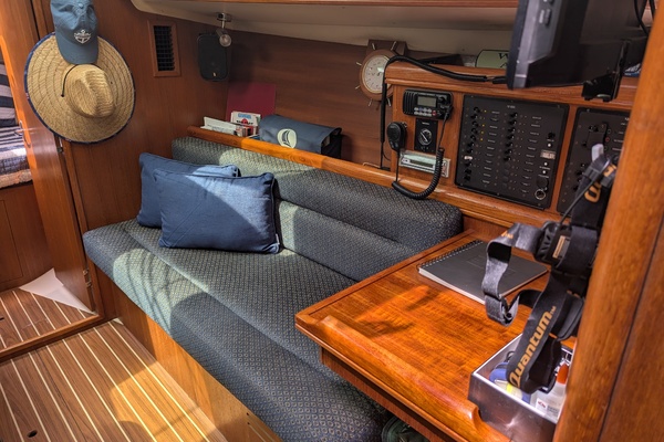 Retreat 33ft Hunter Yacht For Sale