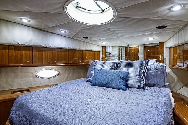 Sunseeker 62 EAGLE II - VIP Stateroom Forward