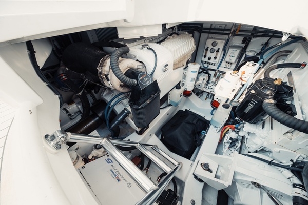 DOG HOUSE 40ft F amp S Yacht For Sale