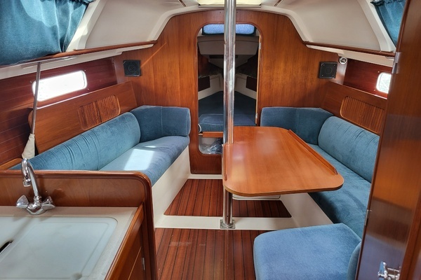 Photo of the 1996 Beneteau Oceanis 321 "Belican"