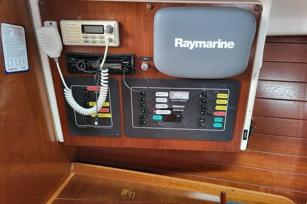 Photo of the 1996 Beneteau Oceanis 321 "Belican"