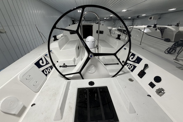 33ft J Boats Yacht For Sale