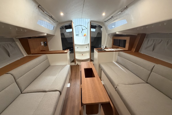 33ft J Boats Yacht For Sale