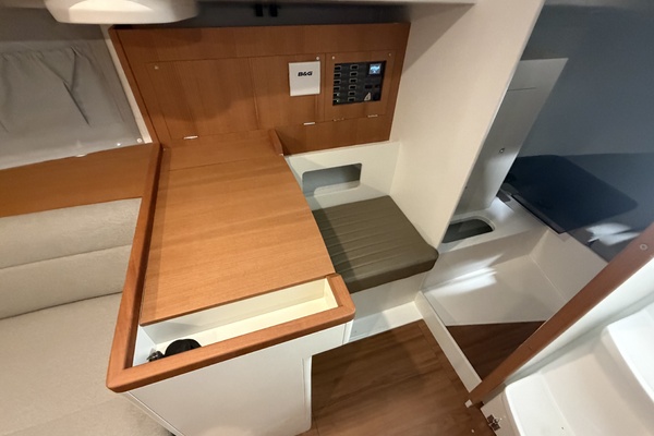 33ft J Boats Yacht For Sale
