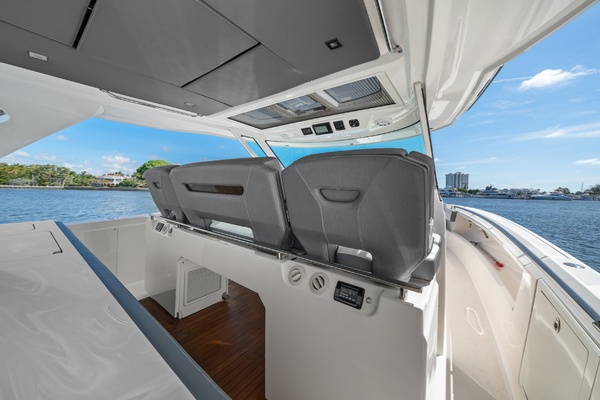 What the Hull 43ft Tiara Yachts Yacht For Sale