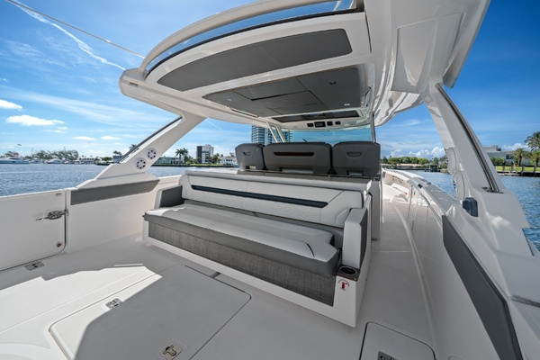 What the Hull 43ft Tiara Yachts Yacht For Sale