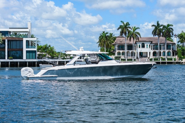 What the Hull 43ft Tiara Yachts Yacht For Sale