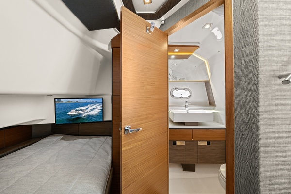 What the Hull 43ft Tiara Yachts Yacht For Sale