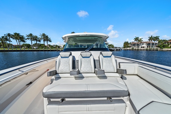 What the Hull 43ft Tiara Yachts Yacht For Sale