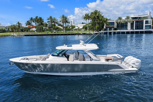 What the Hull 43ft Tiara Yachts Yacht For Sale