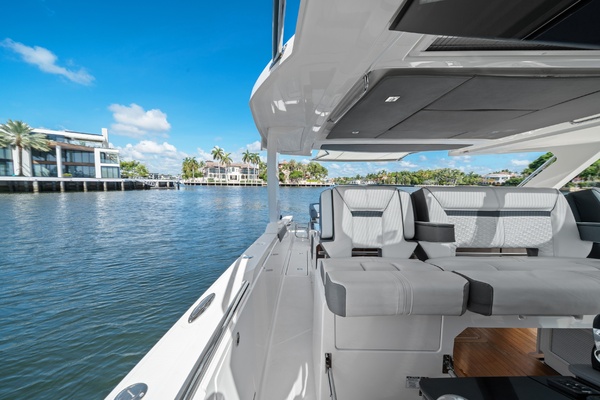 What the Hull 43ft Tiara Yachts Yacht For Sale