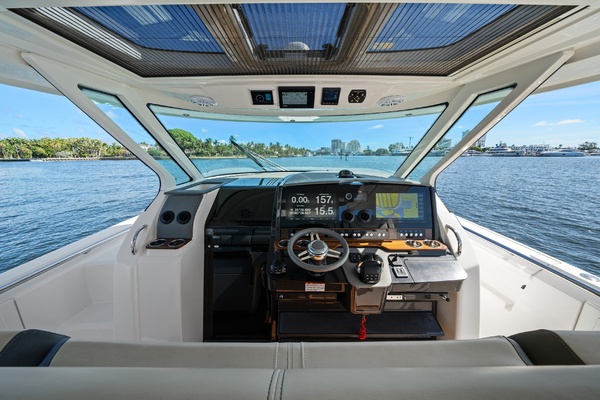 What the Hull 43ft Tiara Yachts Yacht For Sale