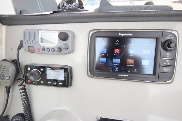 21ft Boston Whaler Yacht For Sale