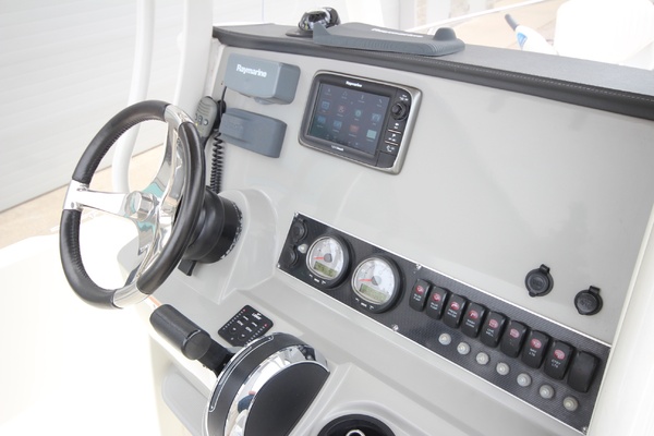 21ft Boston Whaler Yacht For Sale