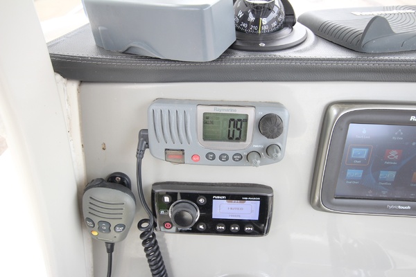 21ft Boston Whaler Yacht For Sale