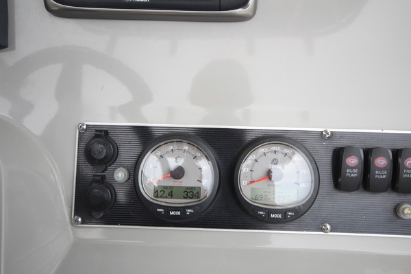 21ft Boston Whaler Yacht For Sale