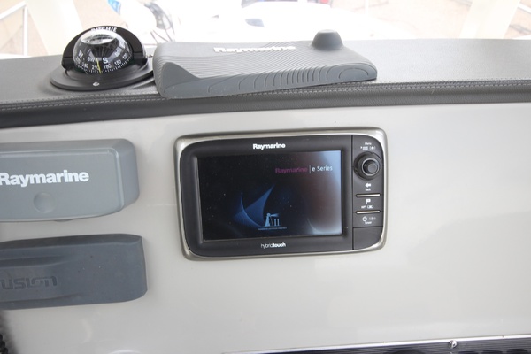 21ft Boston Whaler Yacht For Sale
