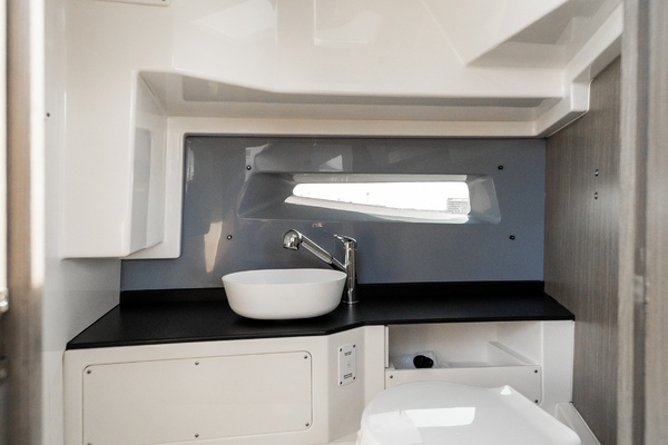 30ft Navan Yacht For Sale