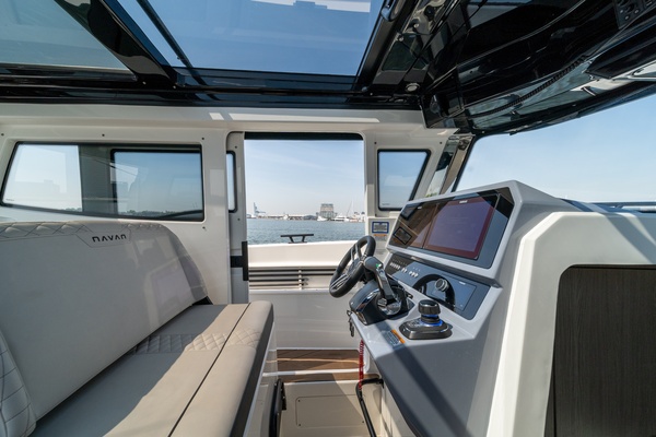 30ft Navan Yacht For Sale