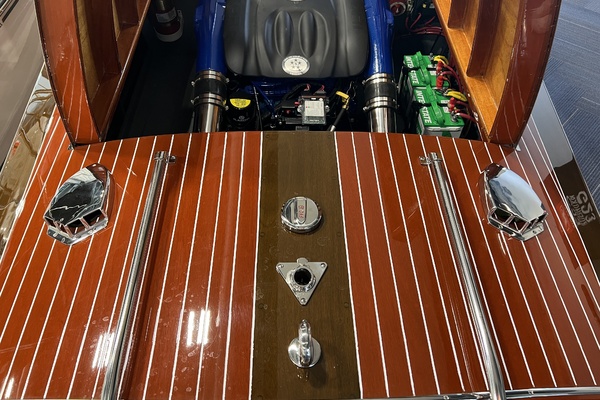 27ft Hacker Craft Yacht For Sale