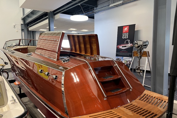 27ft Hacker Craft Yacht For Sale