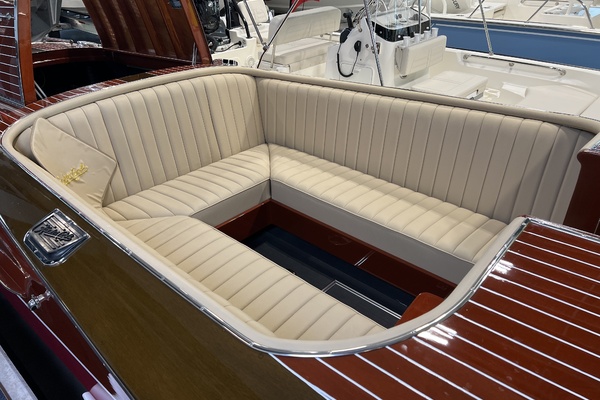 27ft Hacker Craft Yacht For Sale