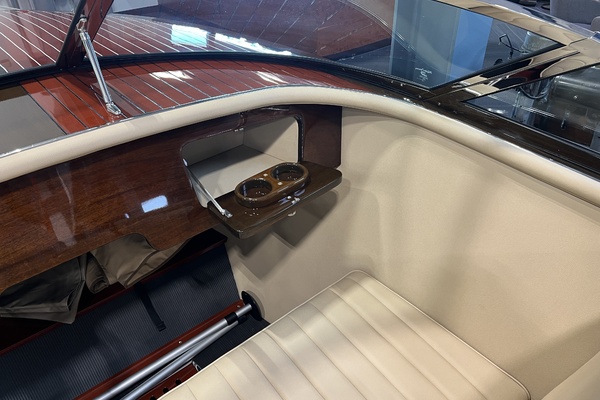 27ft Hacker Craft Yacht For Sale
