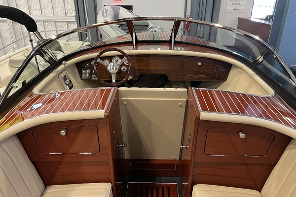 27ft Hacker Craft Yacht For Sale