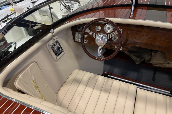 27ft Hacker Craft Yacht For Sale