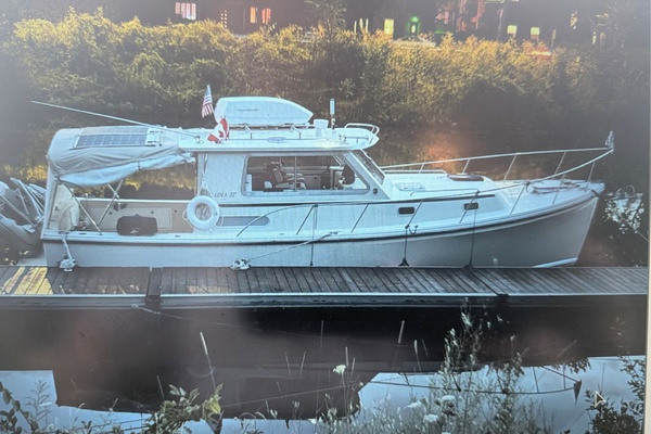 Lily Pad 32ft Atlas Yacht For Sale