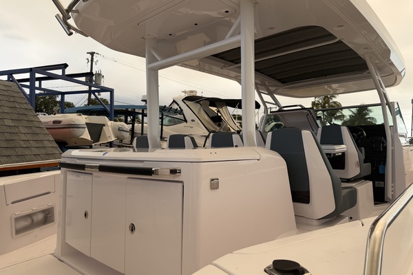 37ft Axopar Yacht For Sale