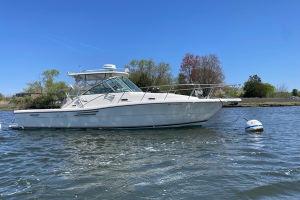 Photo of the 2003 Pursuit Express "LUTORIA"