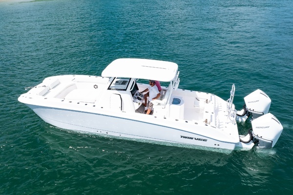 2025 Twin Vee 28