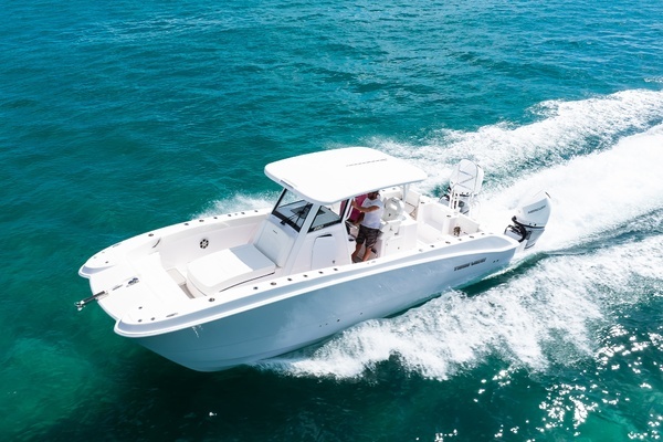 2025 Twin Vee 28