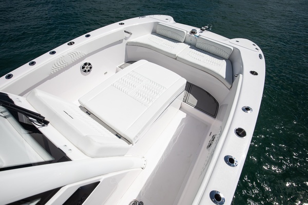 2025 Twin Vee 28