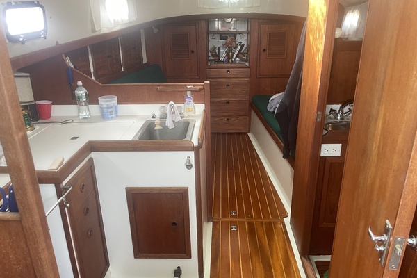 FIESTY 31ft Nonsuch Yacht For Sale