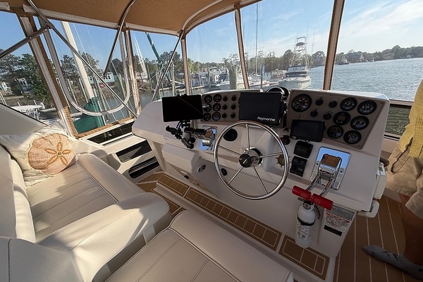 Liquid Asset 35ft Carver Yacht For Sale