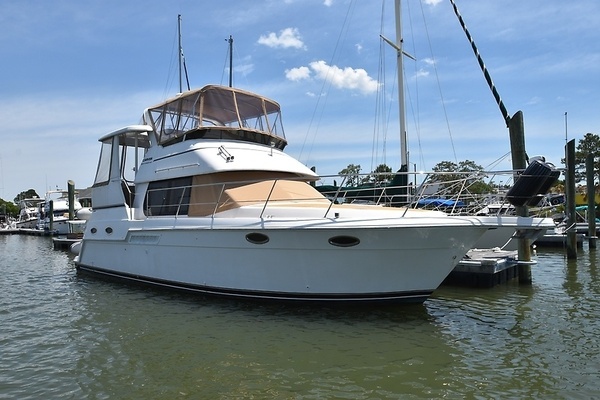 Photo of the 2001 Carver 356 Motoryacht "Liquid Asset"