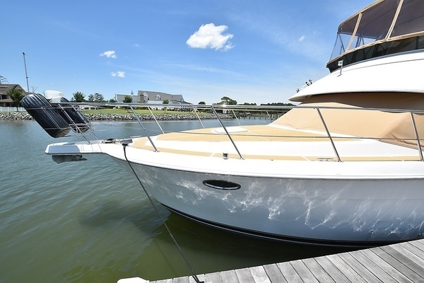 Photo of the 2001 Carver 356 Motoryacht "Liquid Asset"