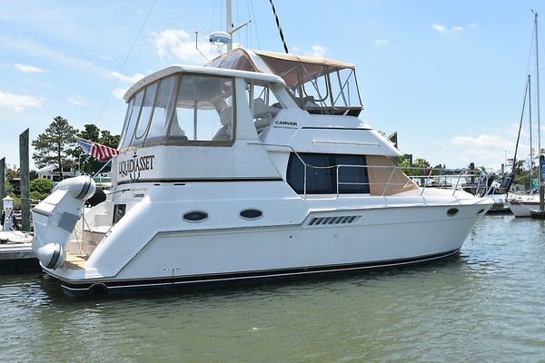 Liquid Asset 35ft Carver Yacht For Sale