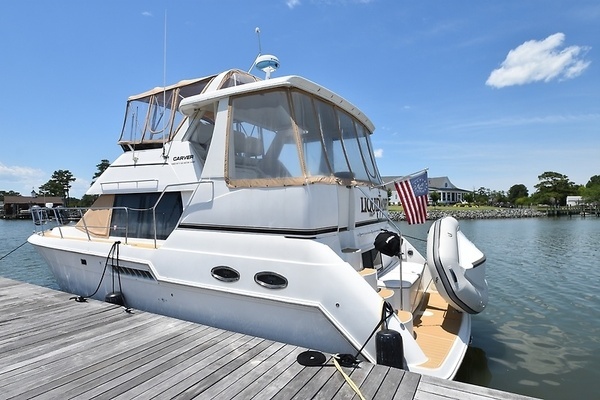 Photo of the 2001 Carver 356 Motoryacht "Liquid Asset"