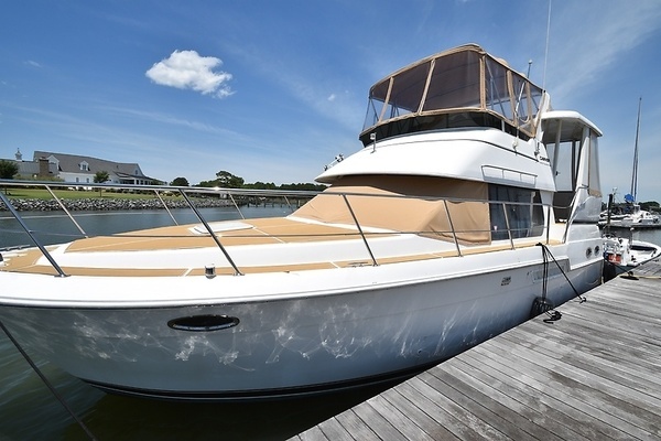 Photo of the 2001 Carver 356 Motoryacht "Liquid Asset"