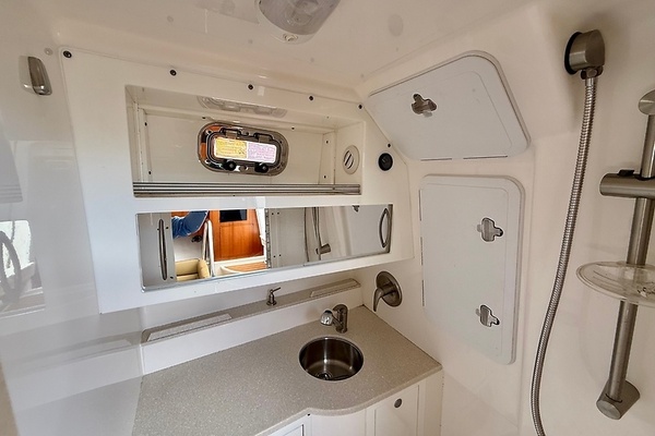 33ft Edgewater Yacht For Sale