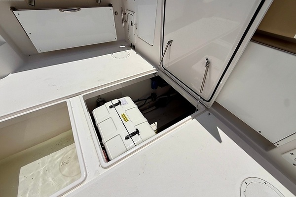 Edgewater 335 Express Yacht For Sale