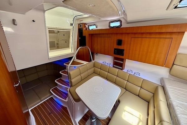 33ft Edgewater Yacht For Sale