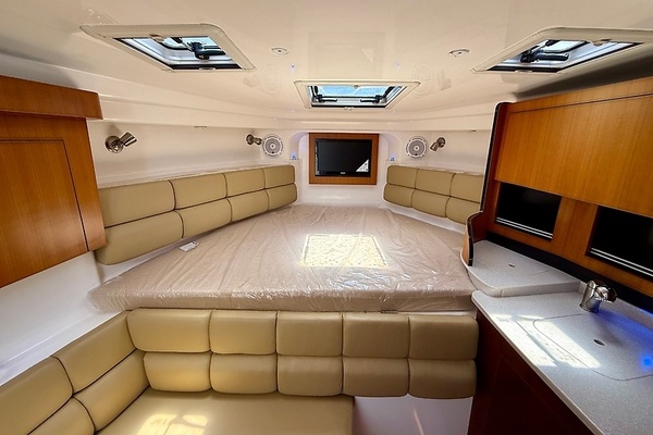 33ft Edgewater Yacht For Sale